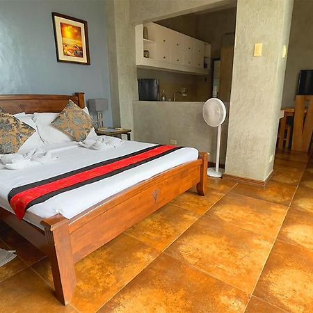 Casa Alegria Bed And Breakfast Tagaytay By Cocotel Tagaytay City Екстериор снимка